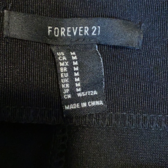 Skirt, black and gold zipper, good condition, too big never worn. - Picture 4 of 4